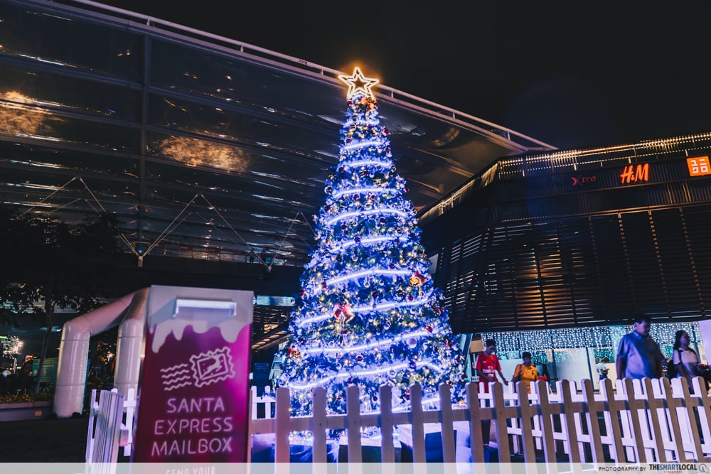  Singapore  Sports Hub Celebrates Christmas  With Neon 