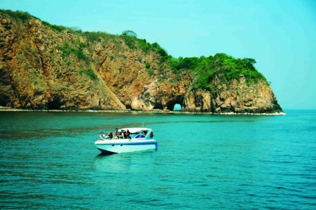 Ko Thalu - Boat 