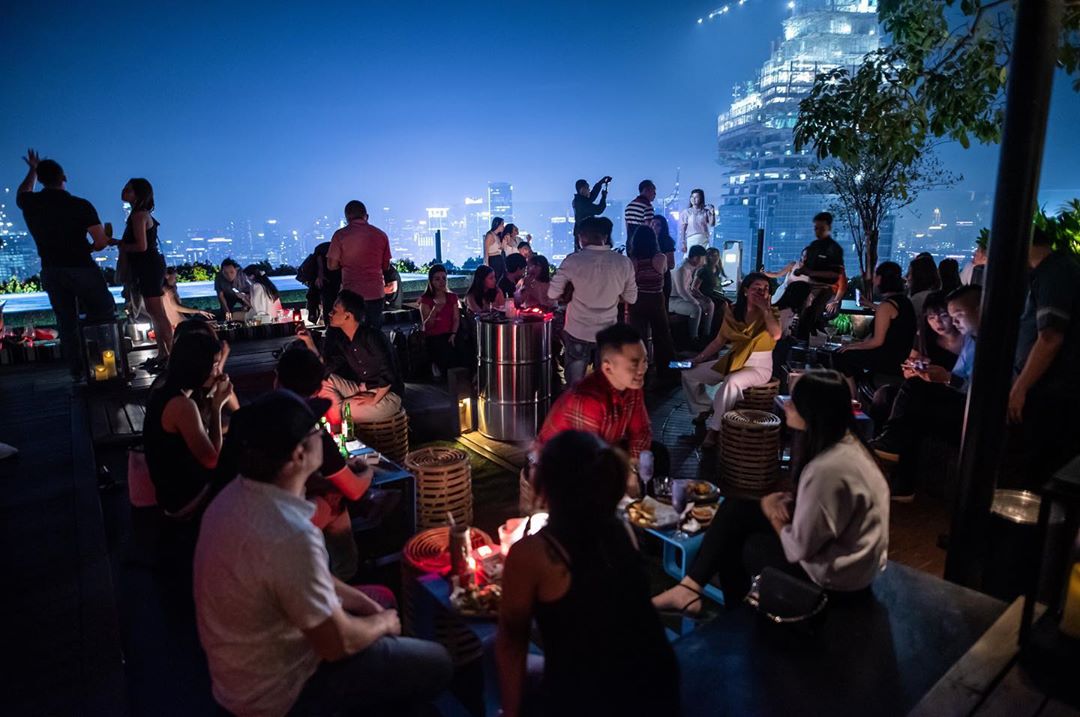 8 Jakarta Rooftop Bars To Bask In Moonlight After Sitting Indoors Too Long
