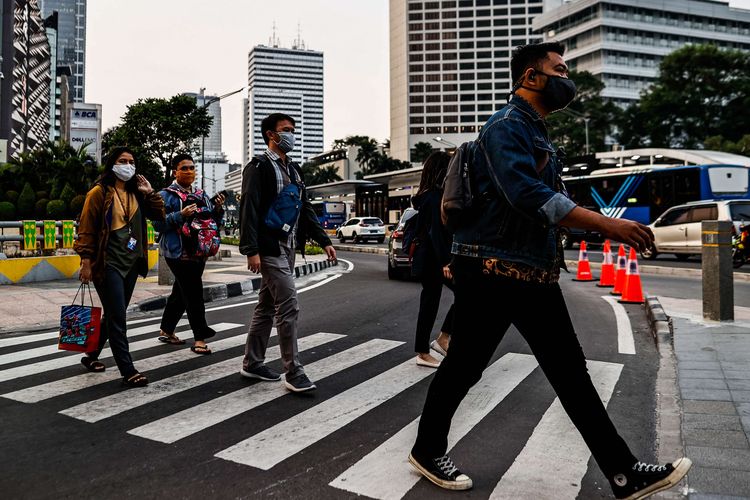 Jakarta fines - people wearing masks