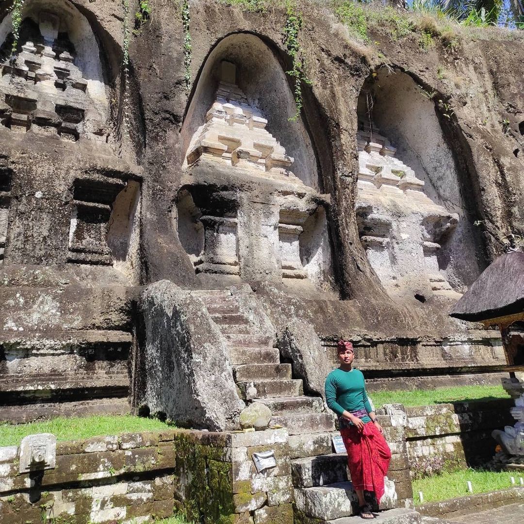 stone reliefs gunung kawi temple