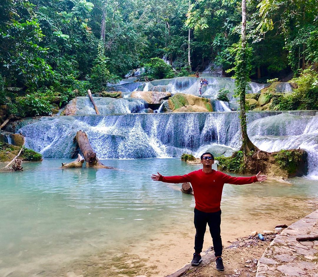 moramo waterfall Indonesia