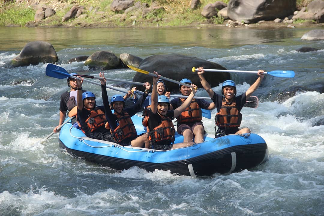 rafting on elo river yogyakarta