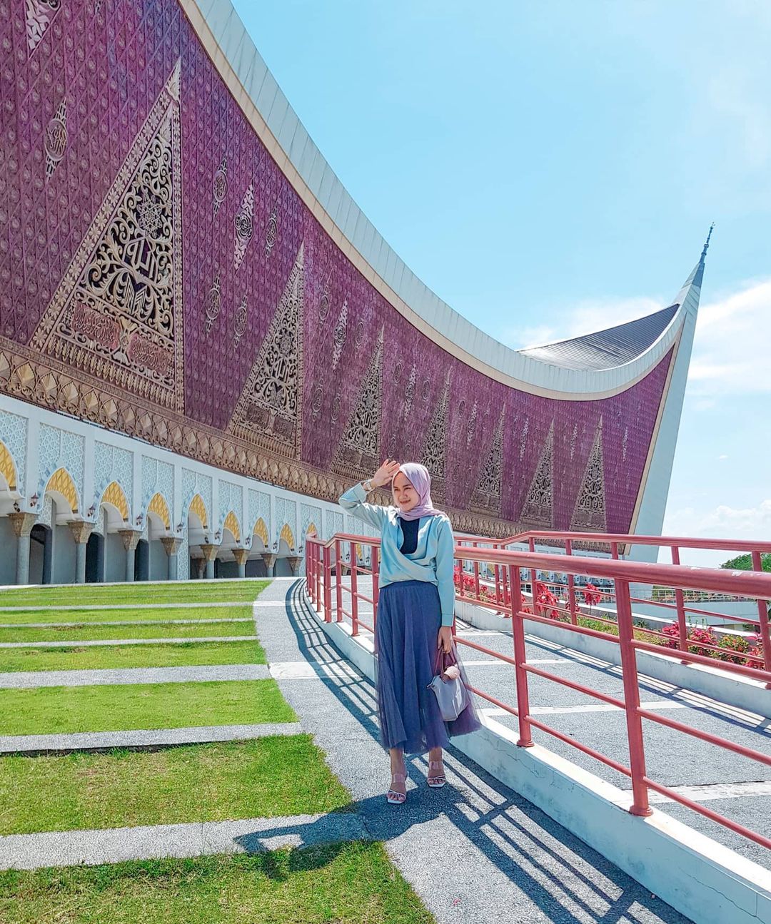 grand mosque of west Sumatra facade