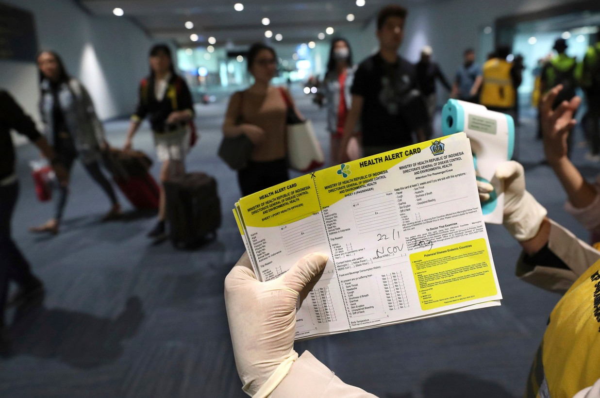 indonesian airport paper health alert card