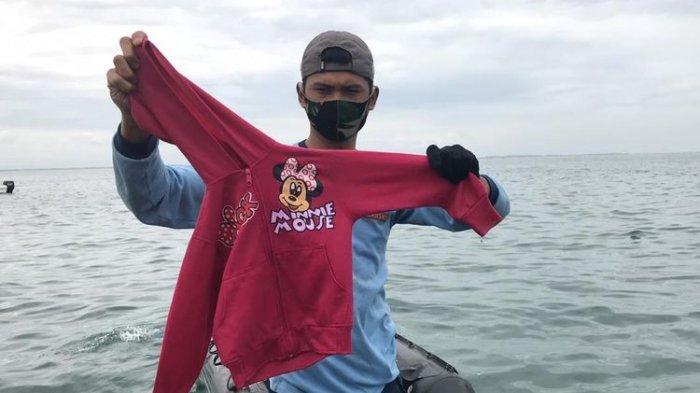 indonesian rescue team found pink jacket SJ182