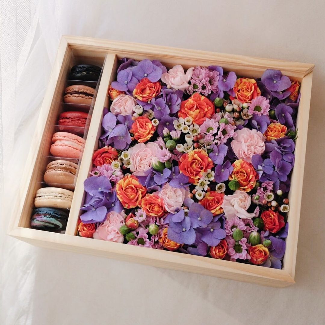 macaroons flowerbox