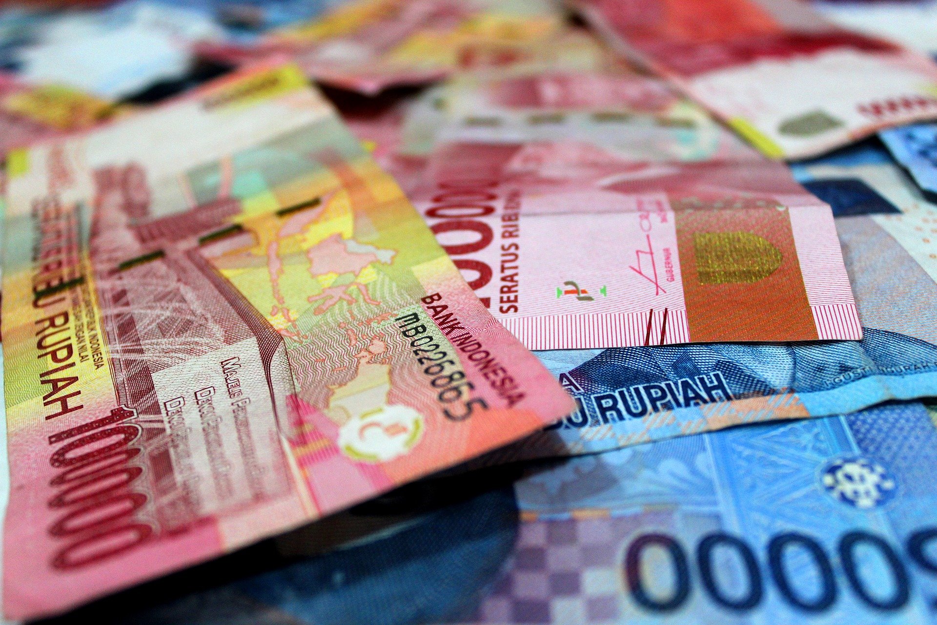 basic indonesian phrases - rupiah banknotes