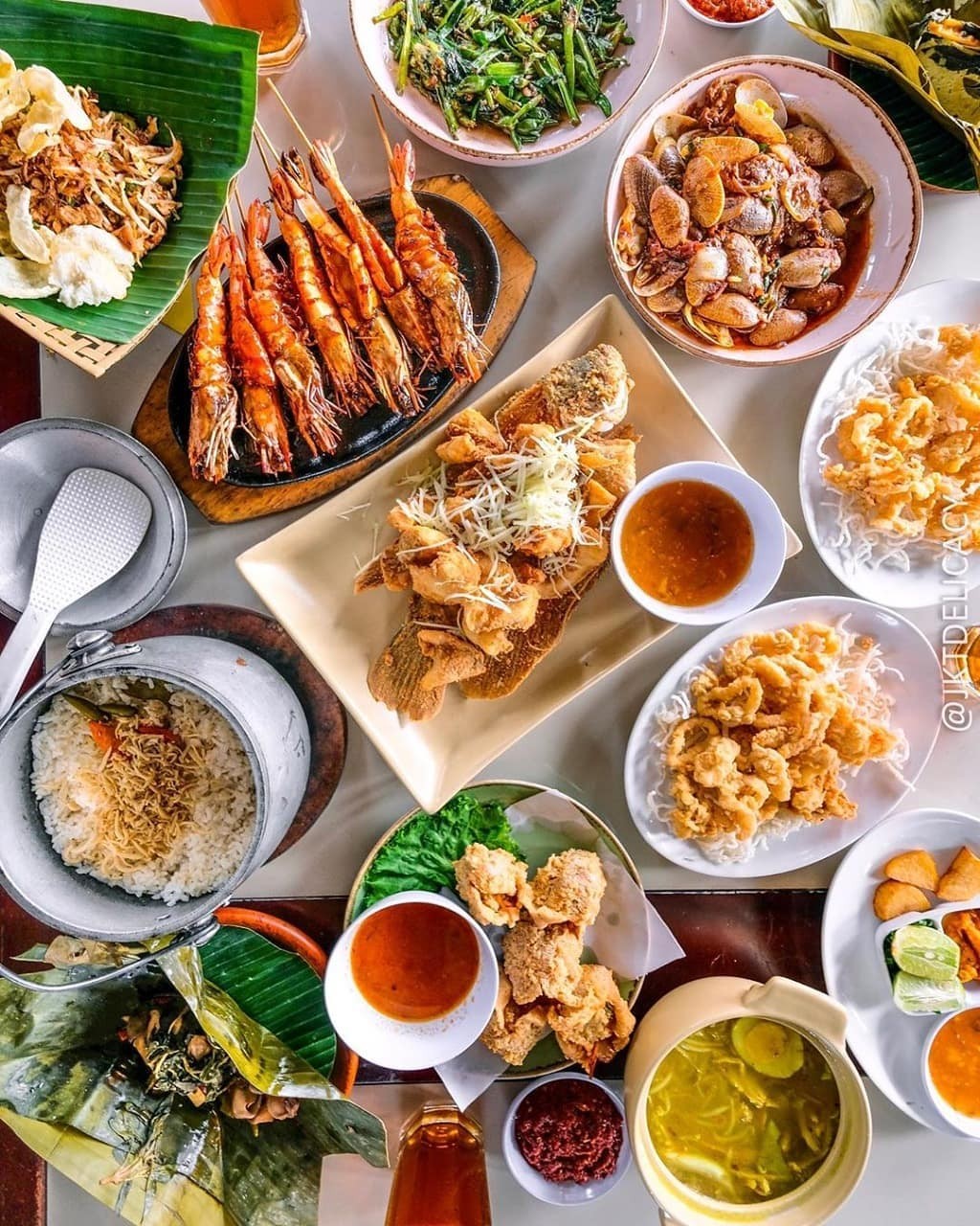 family gathering restaurants in jakarta - talaga sampireun seafood