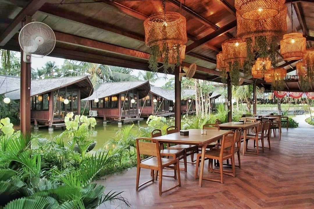 family gathering restaurants in jakarta - talaga sampireun