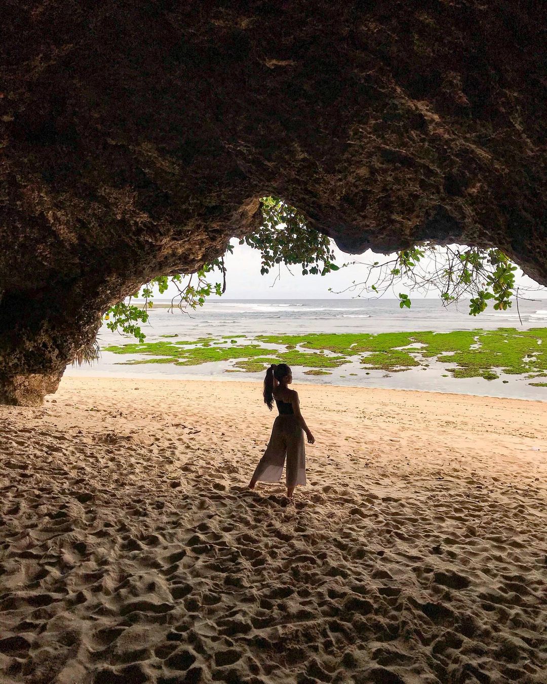 hidden beaches in bali - green bowl beach caves