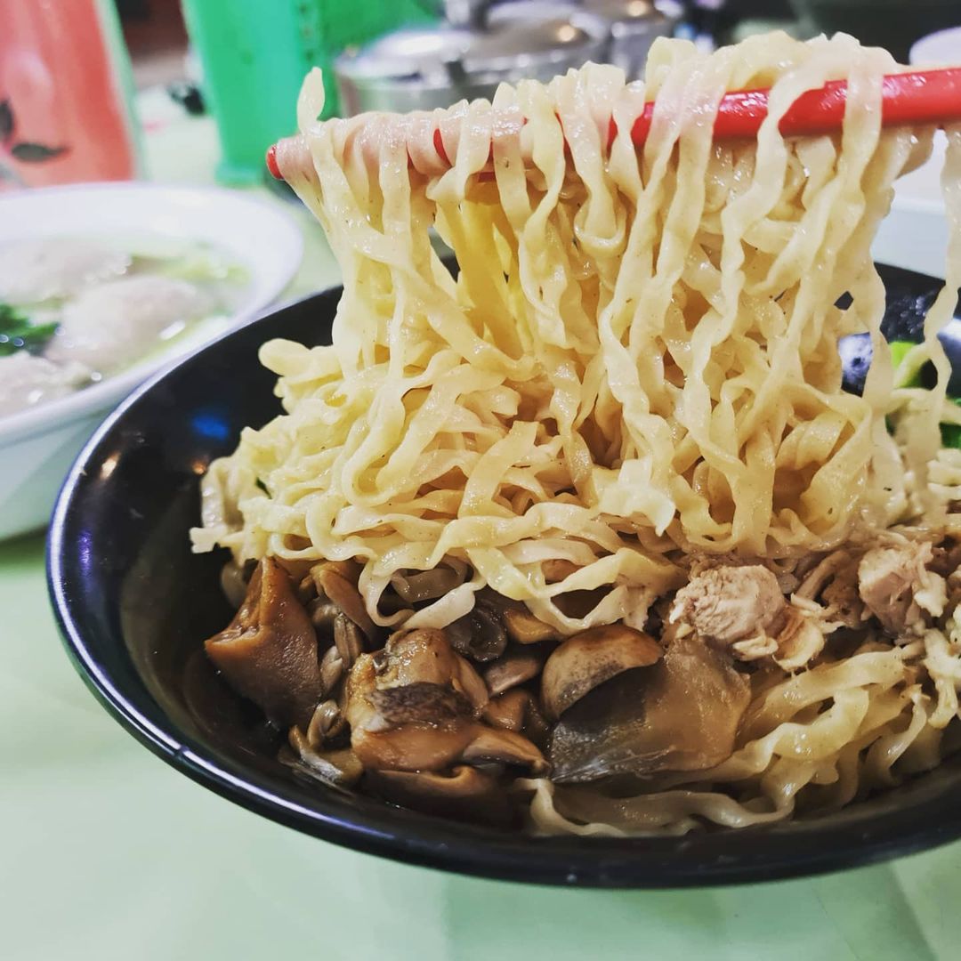 historic restaurants in jakarta - bakmi gang kelinci noodles