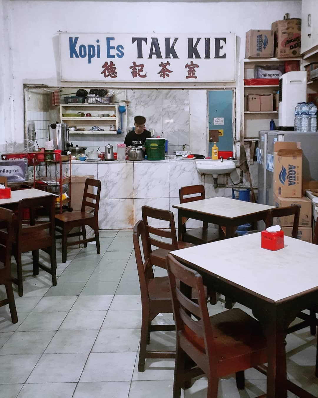 historic restaurants in jakarta - kopi es tak kie