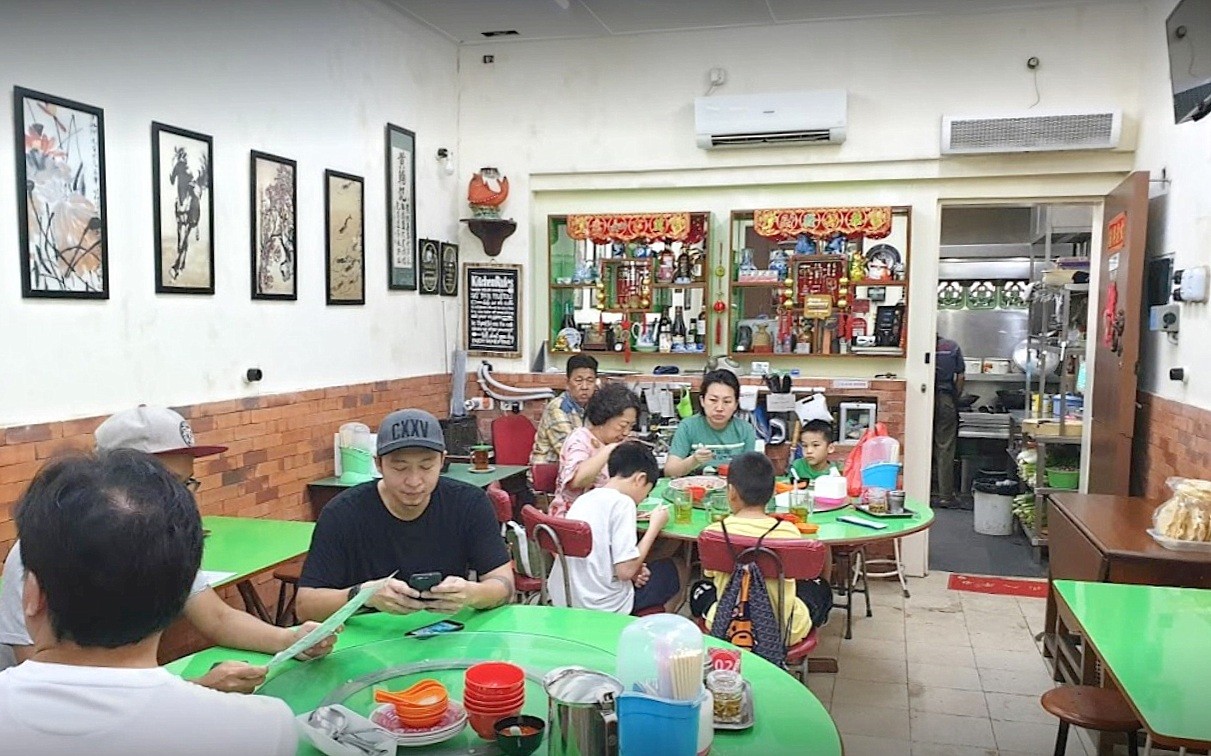 historic restaurants in jakarta - wong fu kie glodok