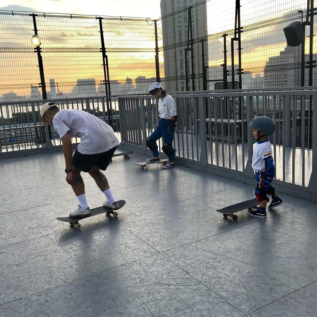 HLNA Skypark skateboard