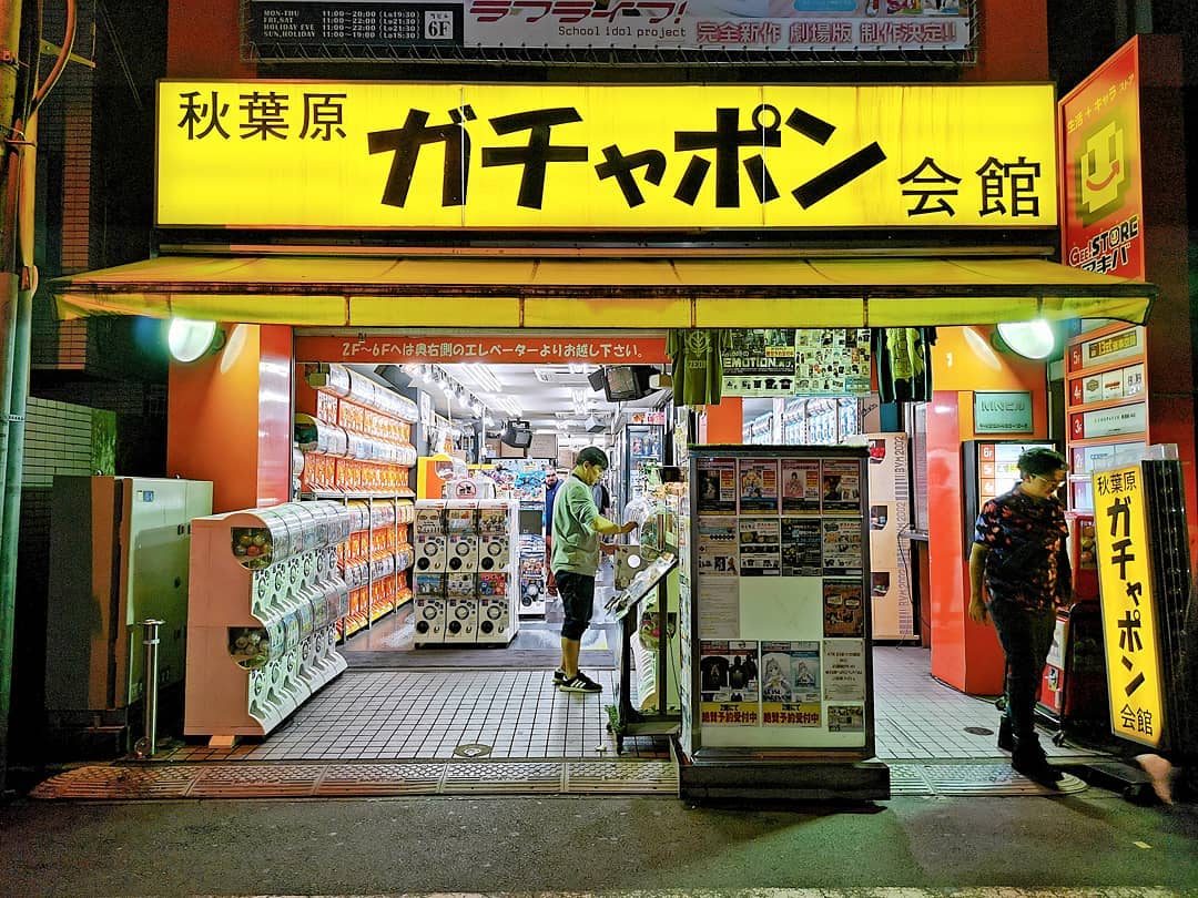 free tokyo walking tours - gashapon speciality store
