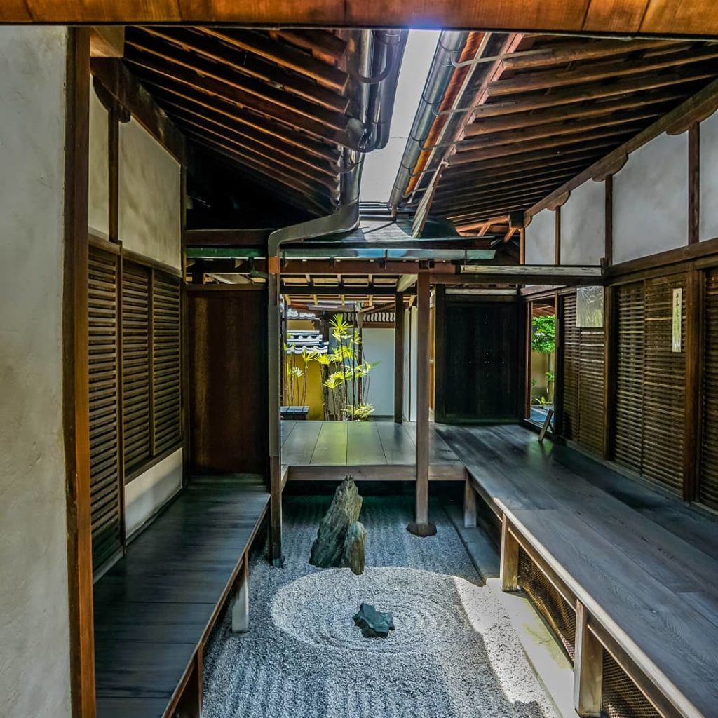 Japanese zen gardens - ryogenin