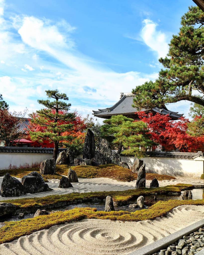 Japanese Zen gardens - kyokusui no niwa at kanyoji