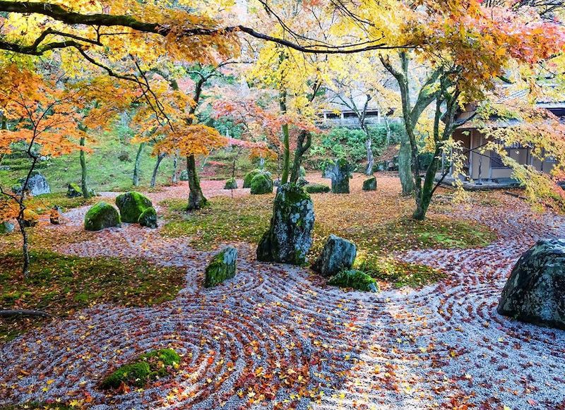 Japanese Zen gardens - kōmyōzenji garden