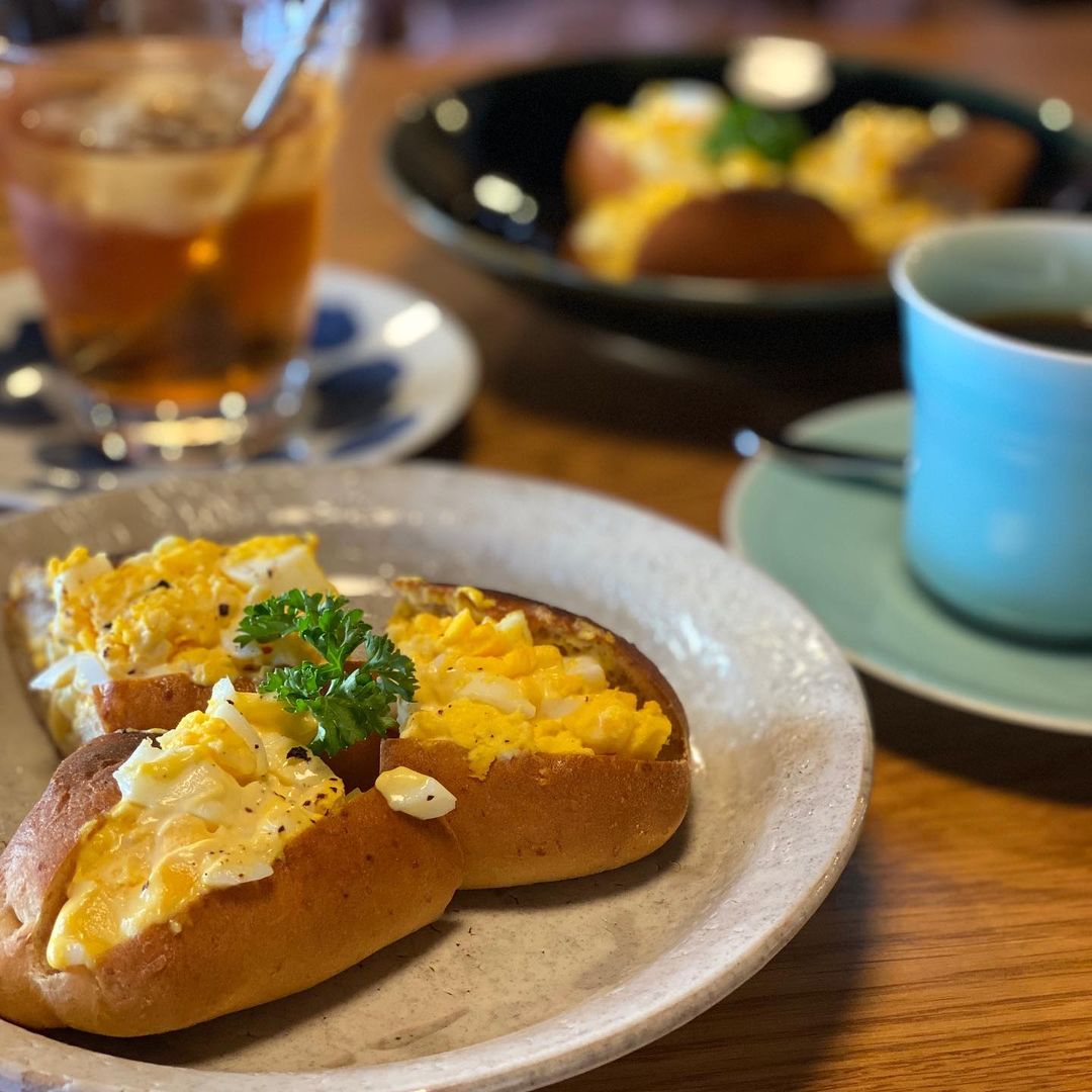 japan cafes heritage buildings - ichikawaya cafe egg sandwich