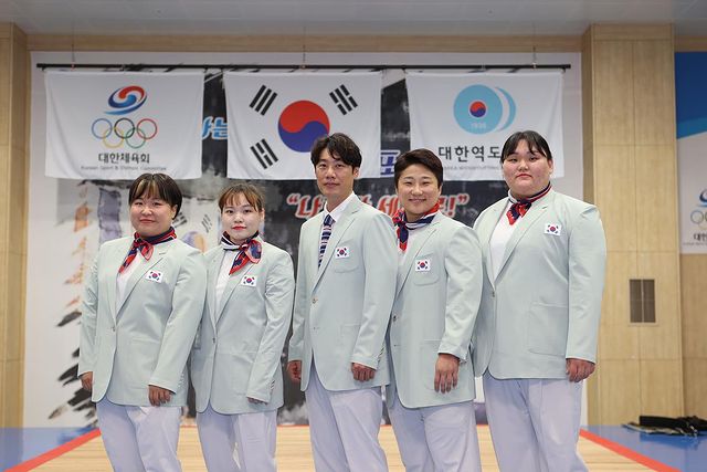 Tokyo Olympics uniforms - team korea blazer