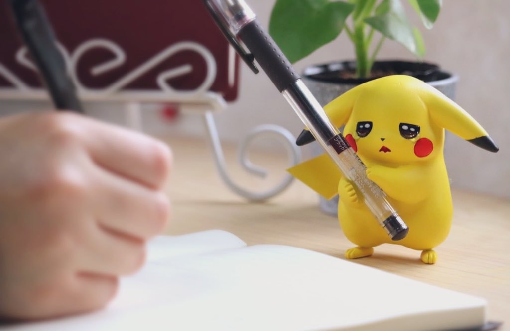 weeping pikachu pen holder