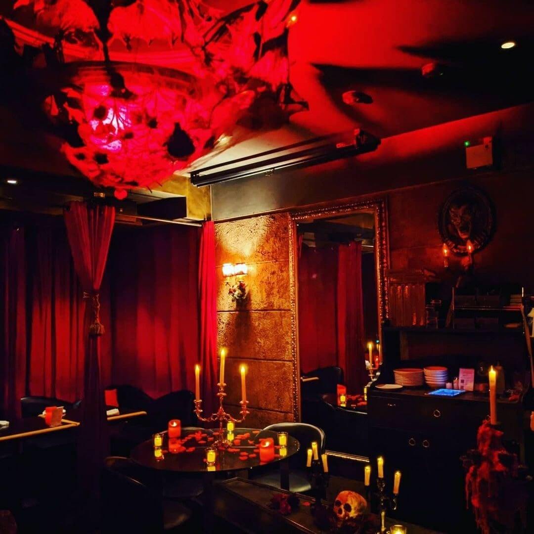 Vampire Cafe Ginza - interior