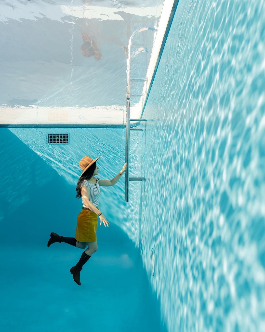 Art museums in Japan - “Swimming Pool” by Leandro Erlich