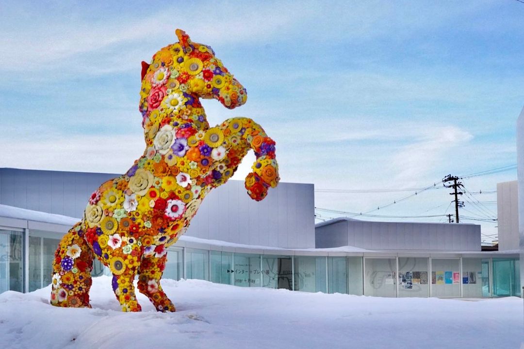 Art museums in Japan - “Flower Horse” by Choi Jeonghwa