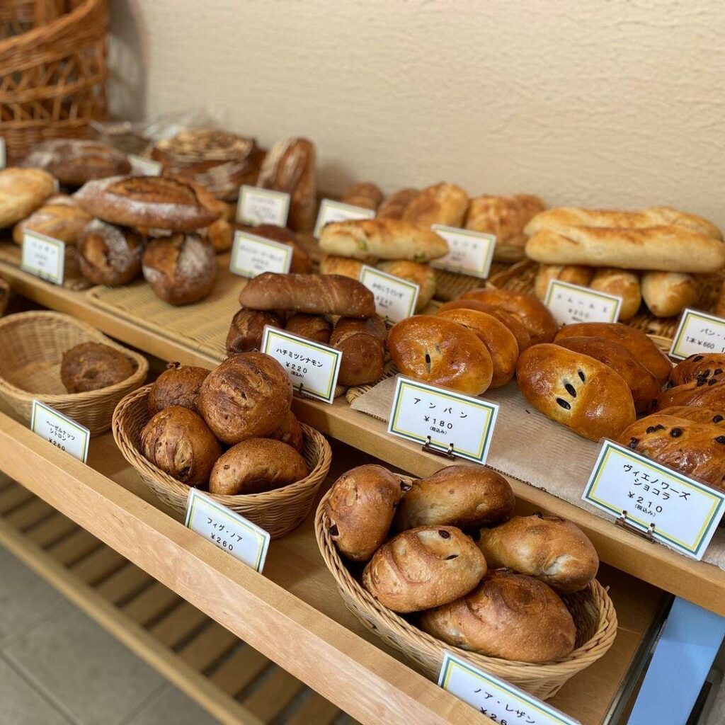 Bakeries in Hokkaido - Boulangerie La fontaine de Lourdes's variety of bread 