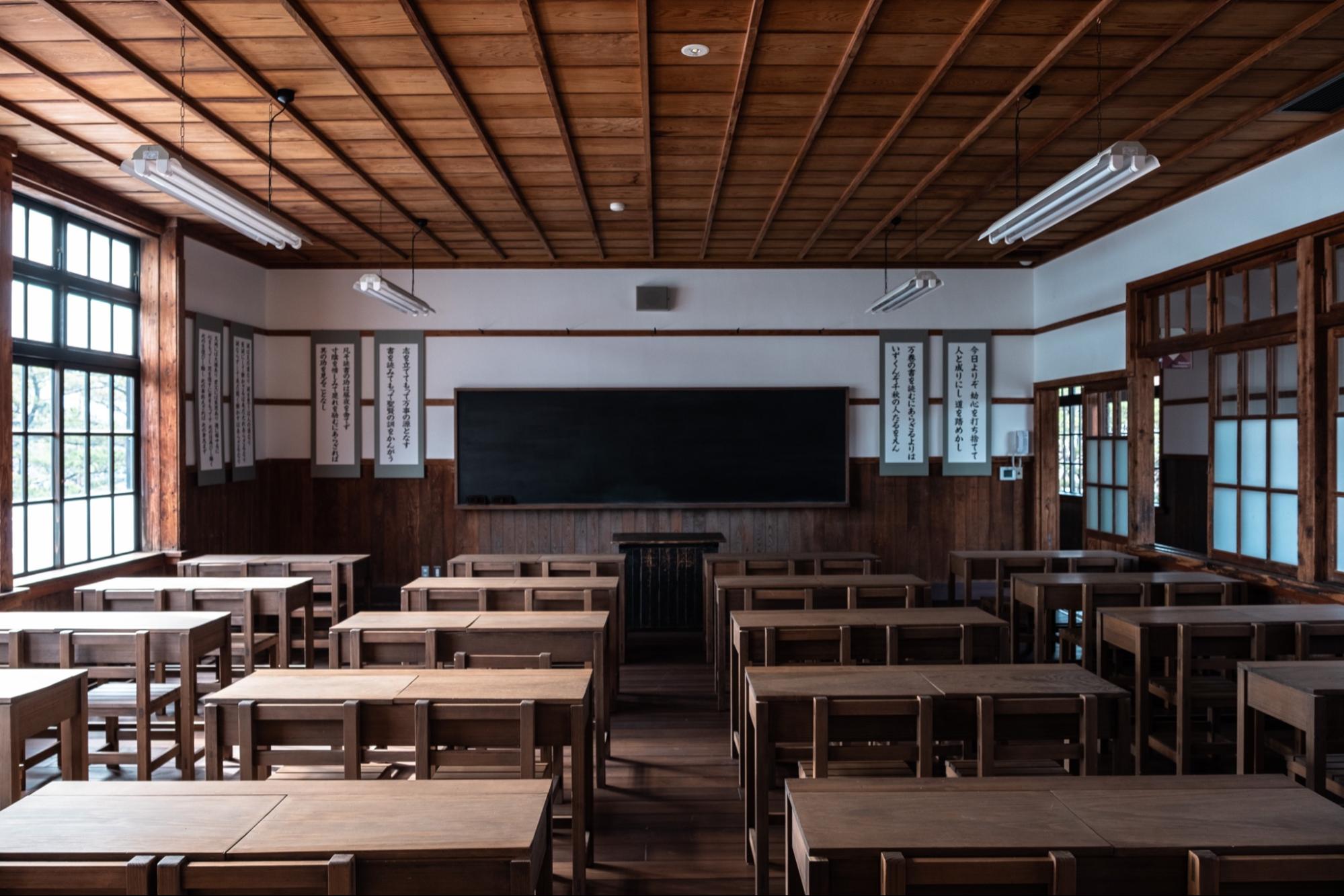 japanese schools ban ponytails - japanese classroom