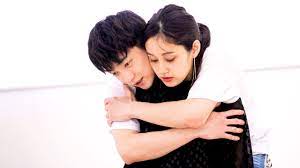 Netflix japan reality show - hugging couple