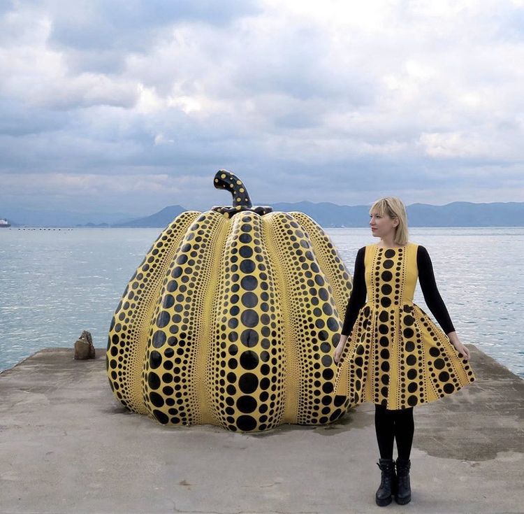 naoshima island - pumpkin costume