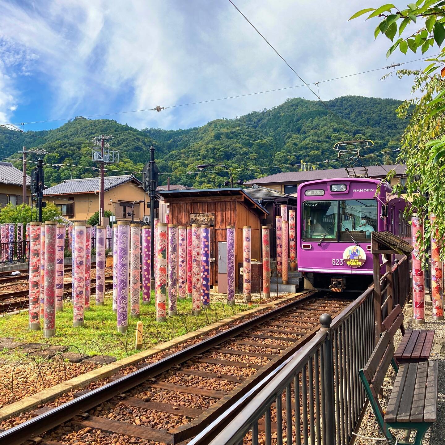 Kimono Forest - set in train station