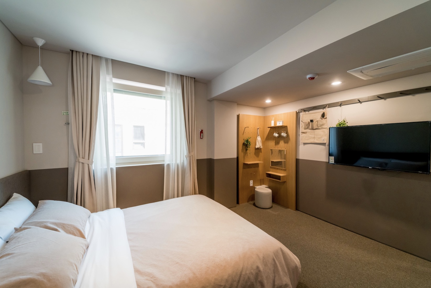 Upflo hostel double bed