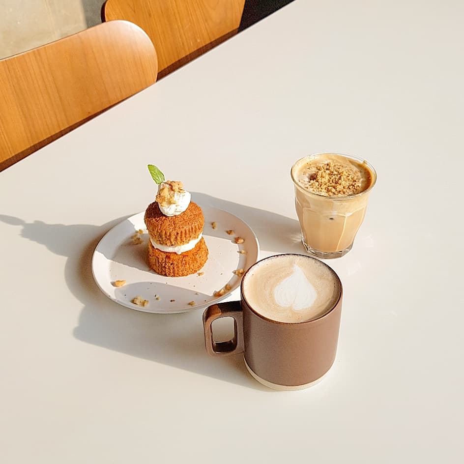 Carrot cake and latte