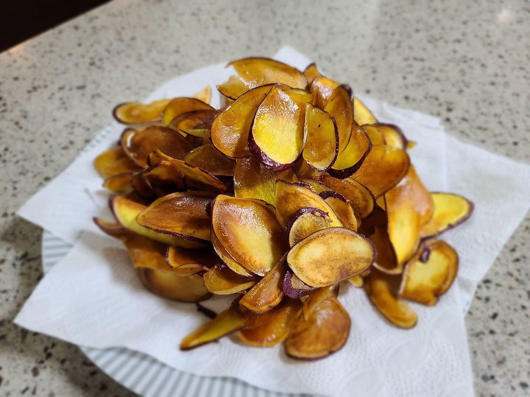 Baked sweet potato chips