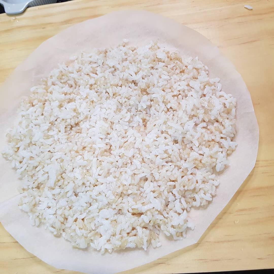 Scorched rice crisps