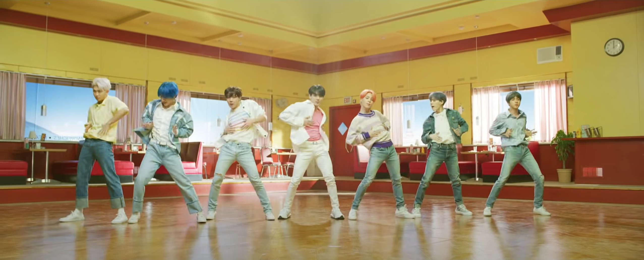 K-pop dance - BTS Boy With Luv