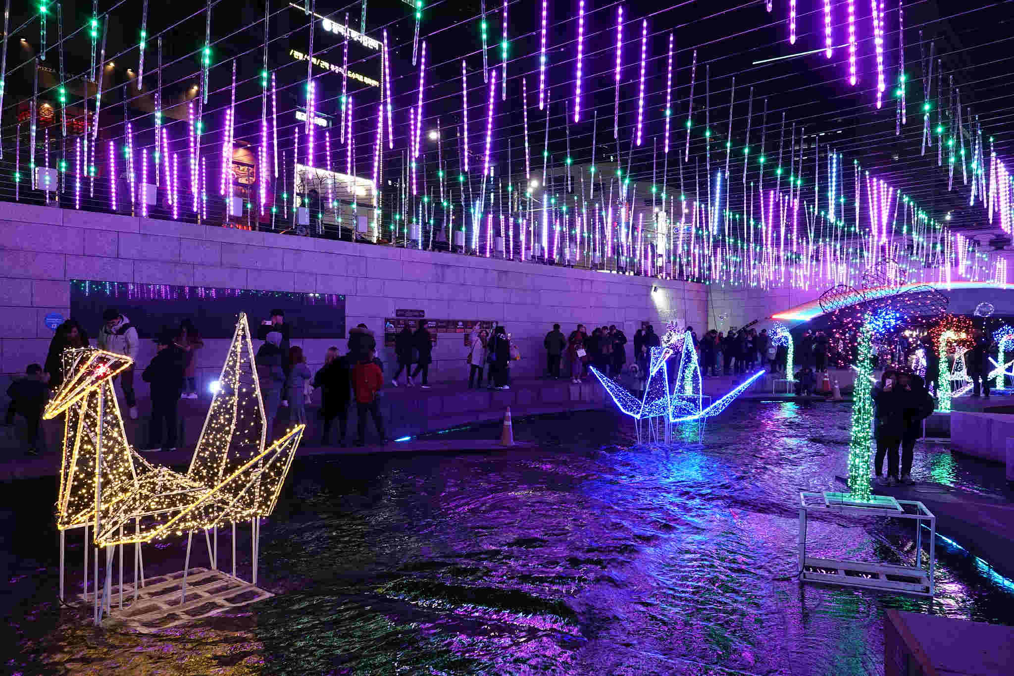 Seoul then and now - Cheonggyecheon stream, Christmas festival