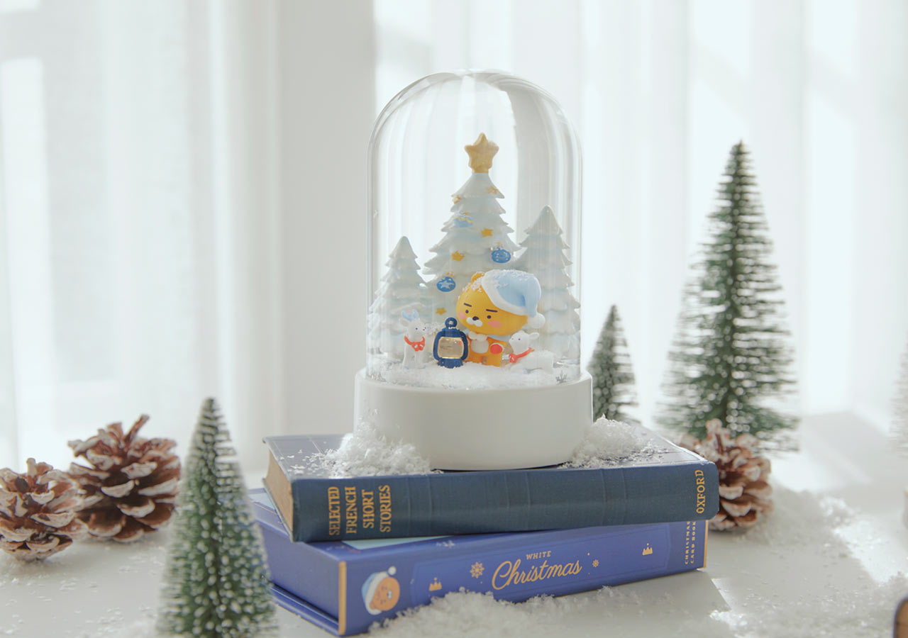 Kakao Friends Christmas - White Lighting Snow Globe, Ryan