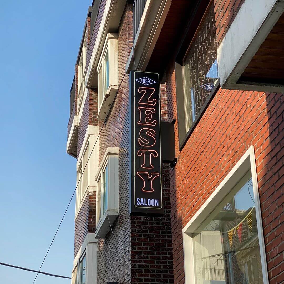 Restaurants in Seoul - Zesty Saloon sign