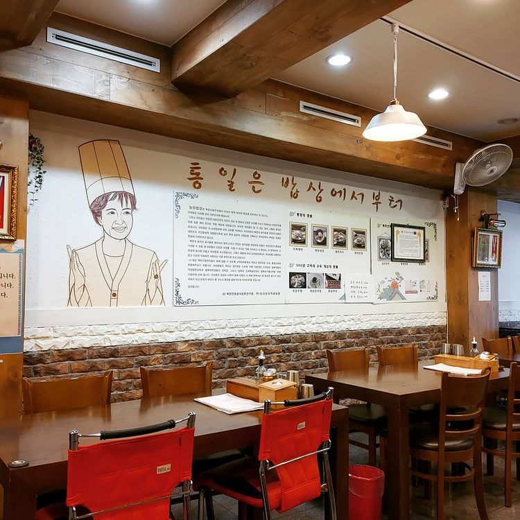 north korean restaurants - neungra bapsang interior