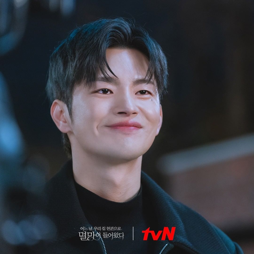 seo in-guk facts - dimples vs mole