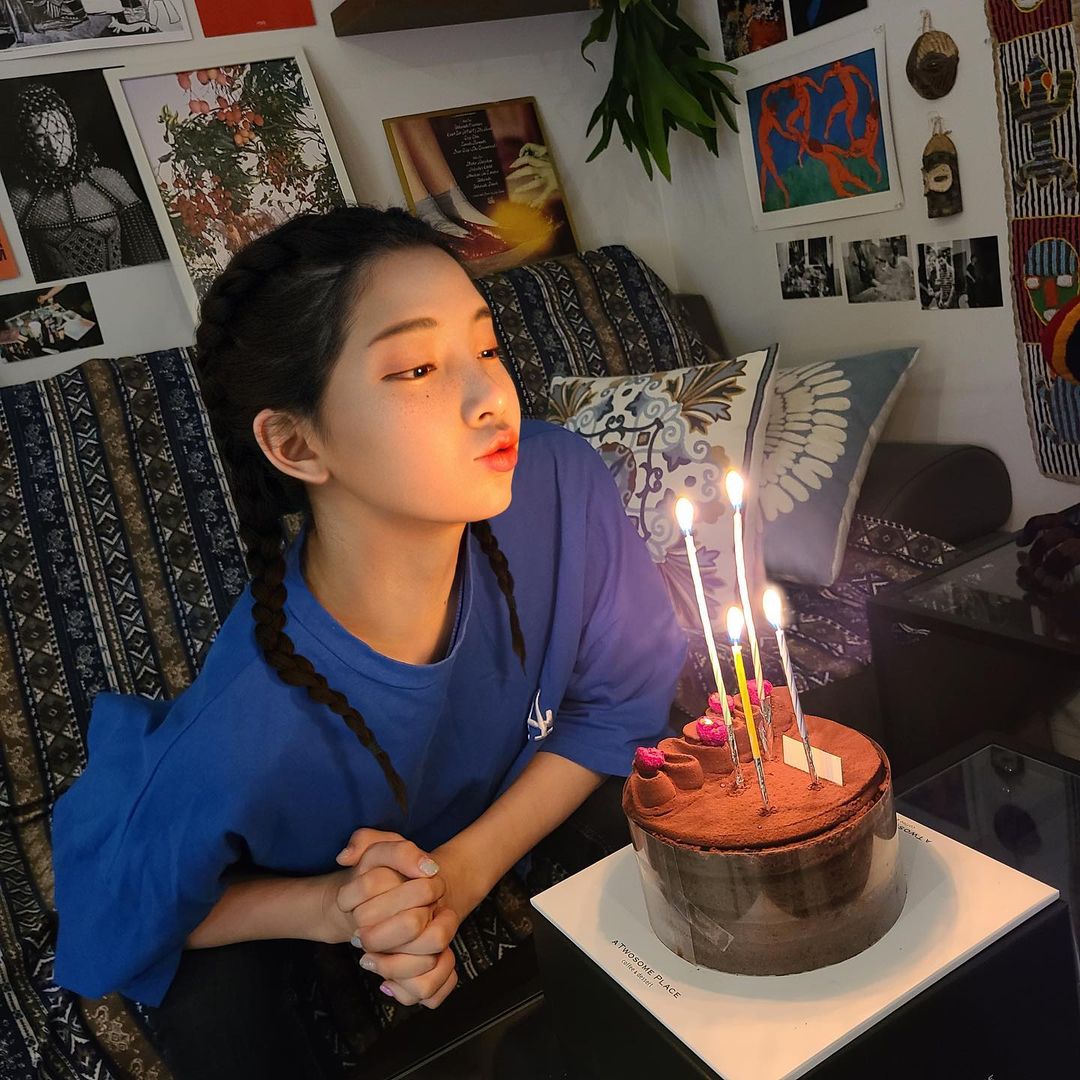 Korean Virtual Influencer - rozy's birthday 
