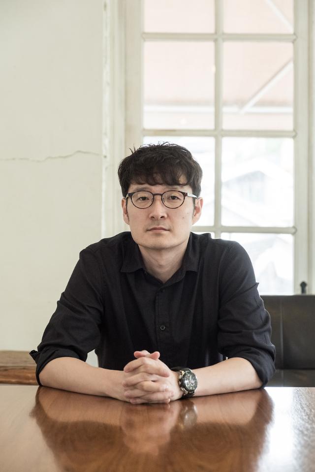 kim seon-ho sad tropics - director park hoon-jung
