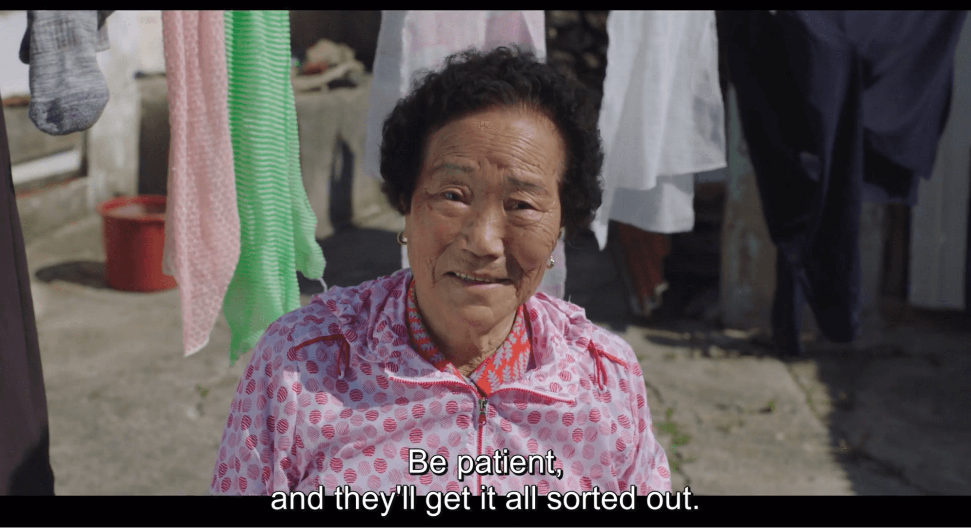 hometown cha-cha-cha review - doo-shik going around the village to inform the elderly about the fire