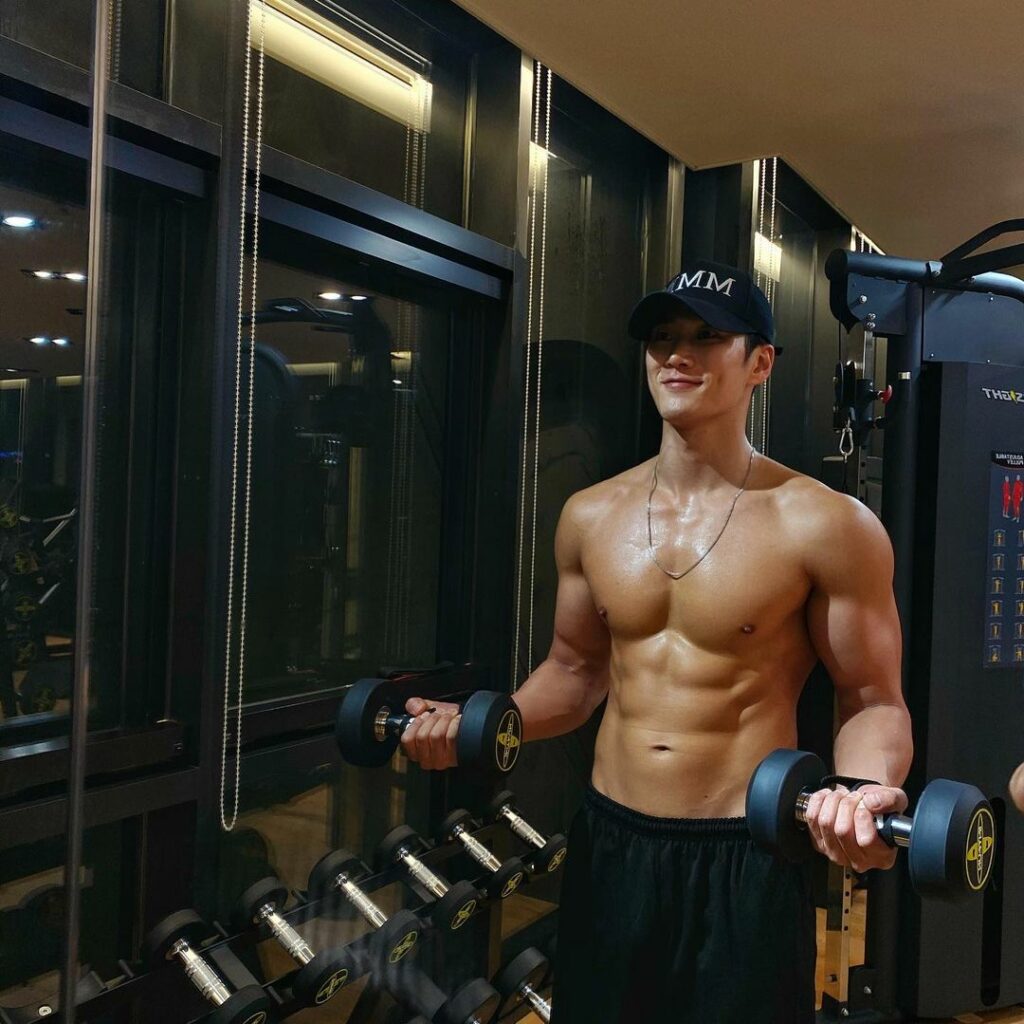 Ahn Bo-hyun facts - his workout routine 