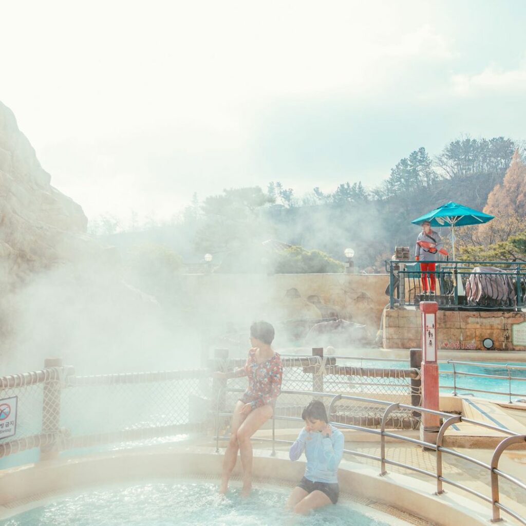 Theme parks in Korea - swimming pool at Caribbean Bay