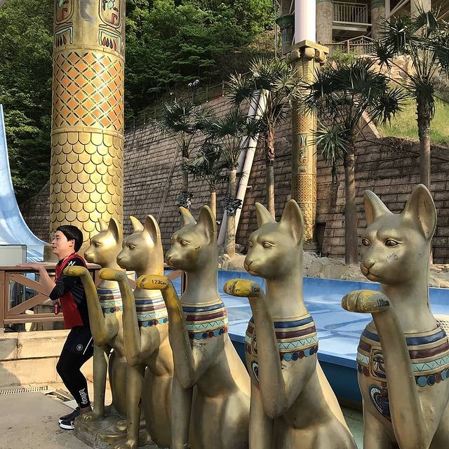 Theme parks in Korea - water park has a unique Eqyptian concept